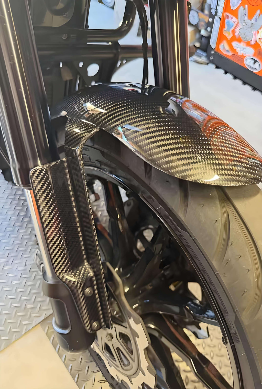 Glossy Twill Carbon Fiber Front Mudguard for Softail Low Rider S ST 2018-2025 | Friomotor