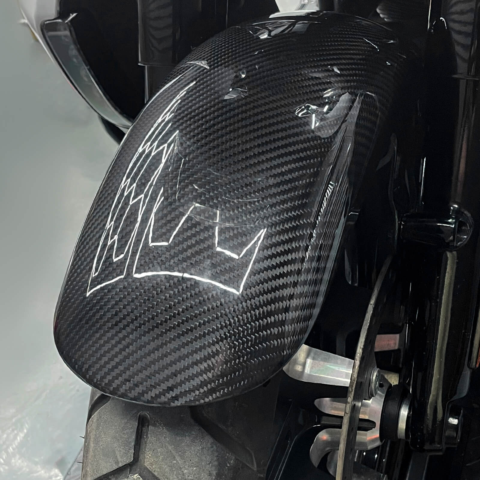 Gloss Carbon Fiber Front Fender for Harley CVO 2023-Later | Friomotor