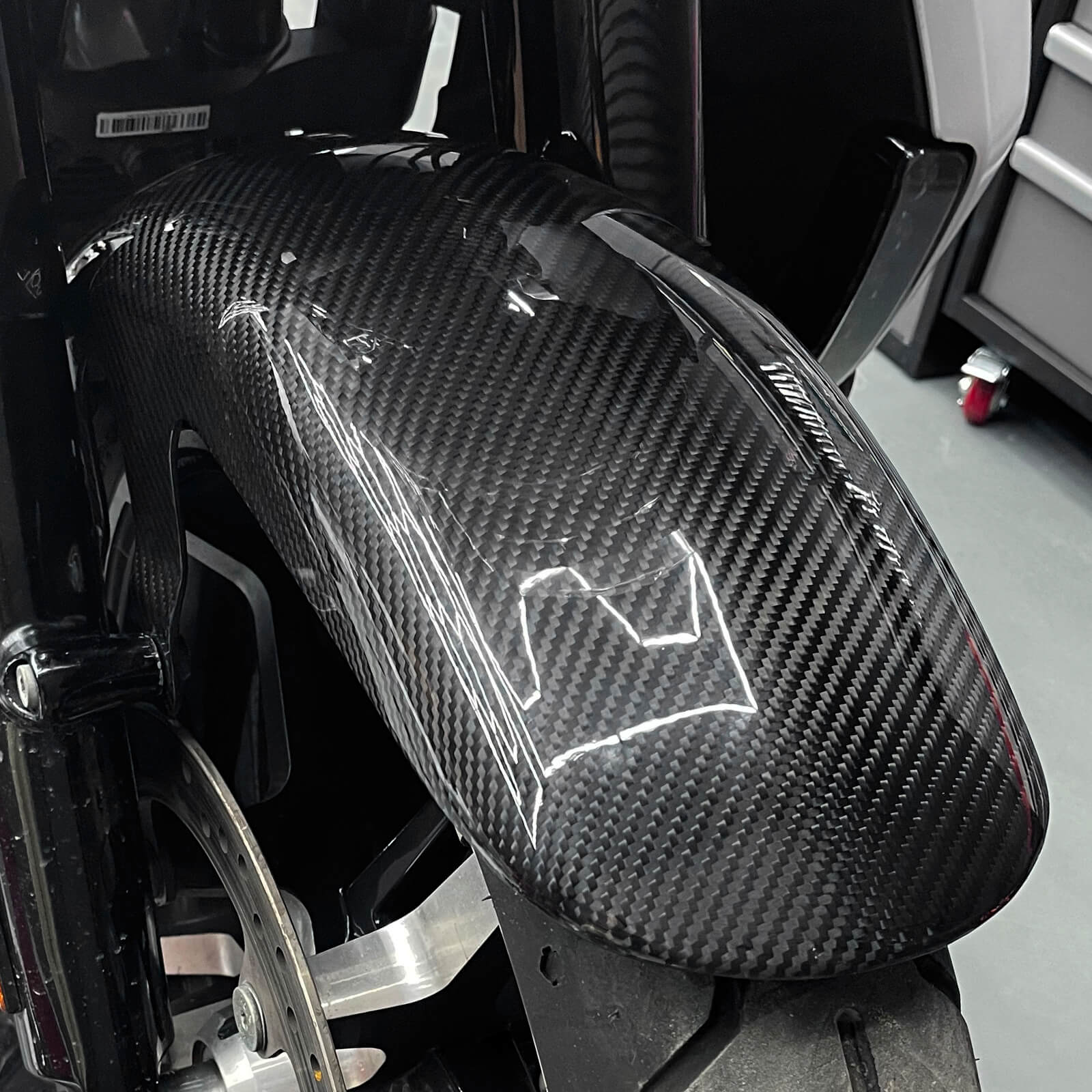 Gloss Carbon Fiber Front Fender for Harley CVO 2023-Later | Friomotor
